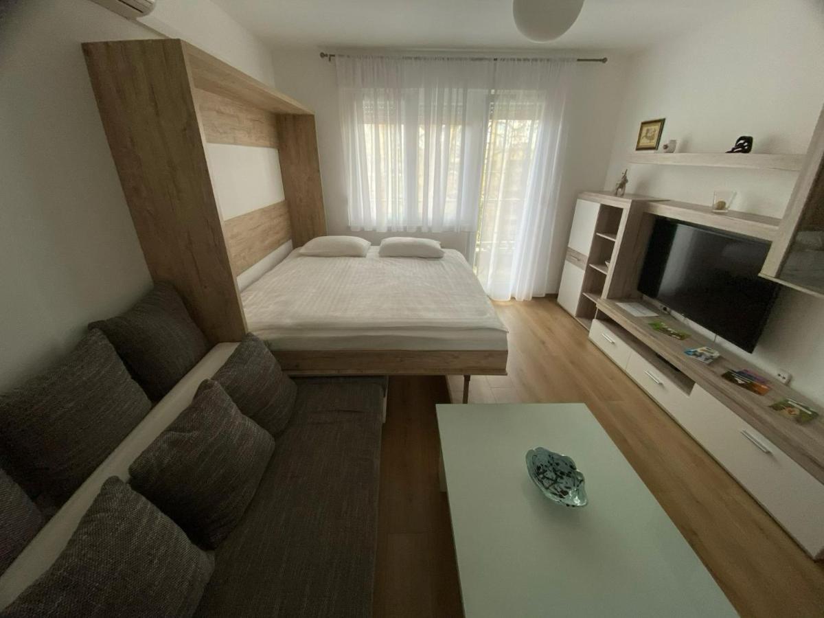 Yellow - Self Check In Apartman Eszék